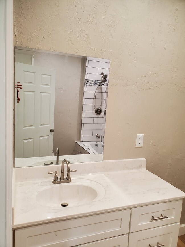 Photo - 6823 Guyler St