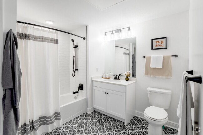 1 HAB, 1 BA - 737 ft² - Park Kennedy