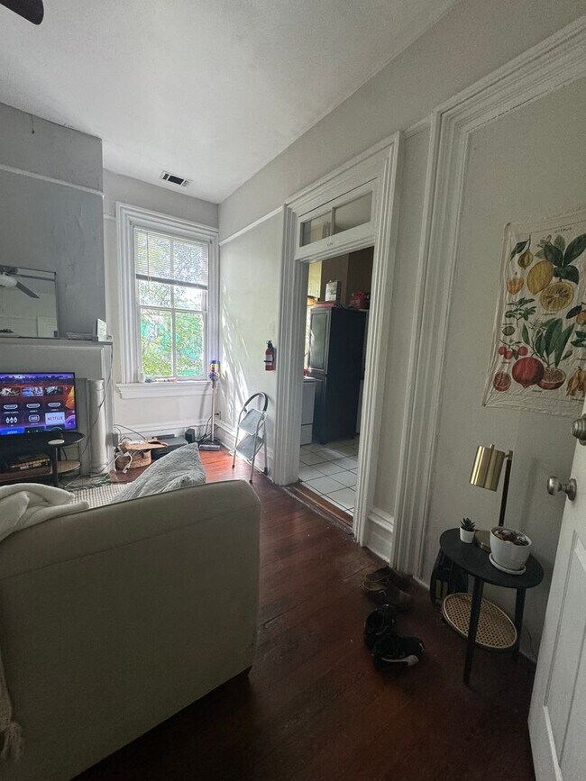 Photo - Large Three Bedroom Apartment - Downtown Unidad B
