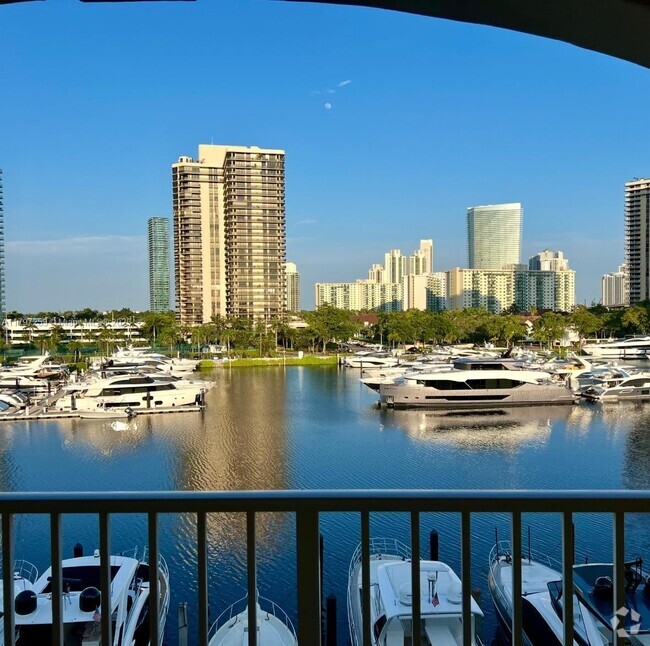 Building Photo - 19877 E Country Club Dr Unit 3606 Rental