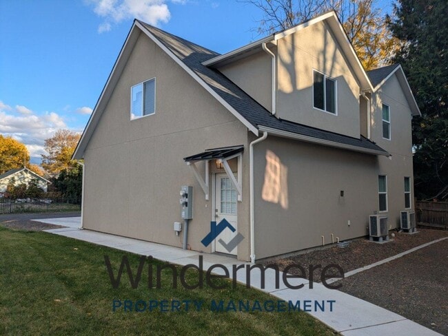 Photo - woodlawn705 1/2 &amp; 707 1/2 Unit 707 1/2 Woodlawn Street