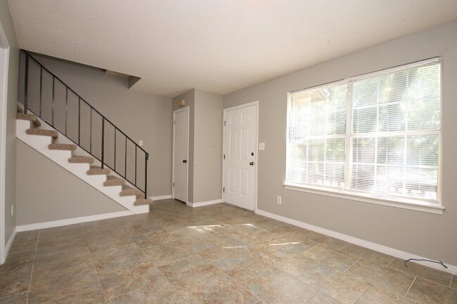 Photo - Southwest Pensacola Townhome Near NAS Pensacola with Granite Kitchen & Privacy-Fenced Patio