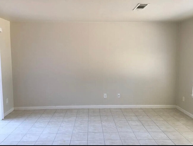 Photo - 1900 Sandy Ct