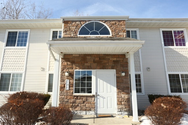 Photo - Pinewood Club Apartments