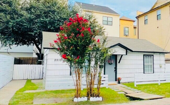 Photo - 2210 Detering St