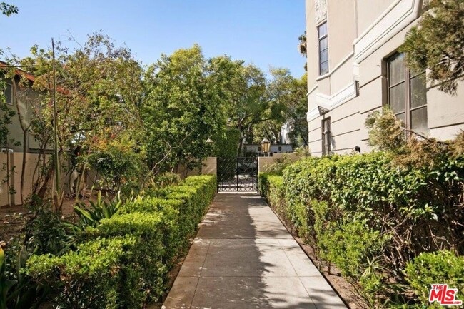 Photo - 1314 Hayworth Ave Apartment Unit 601