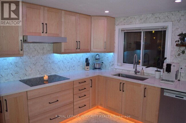 Photo - 104 Esterlawn Private