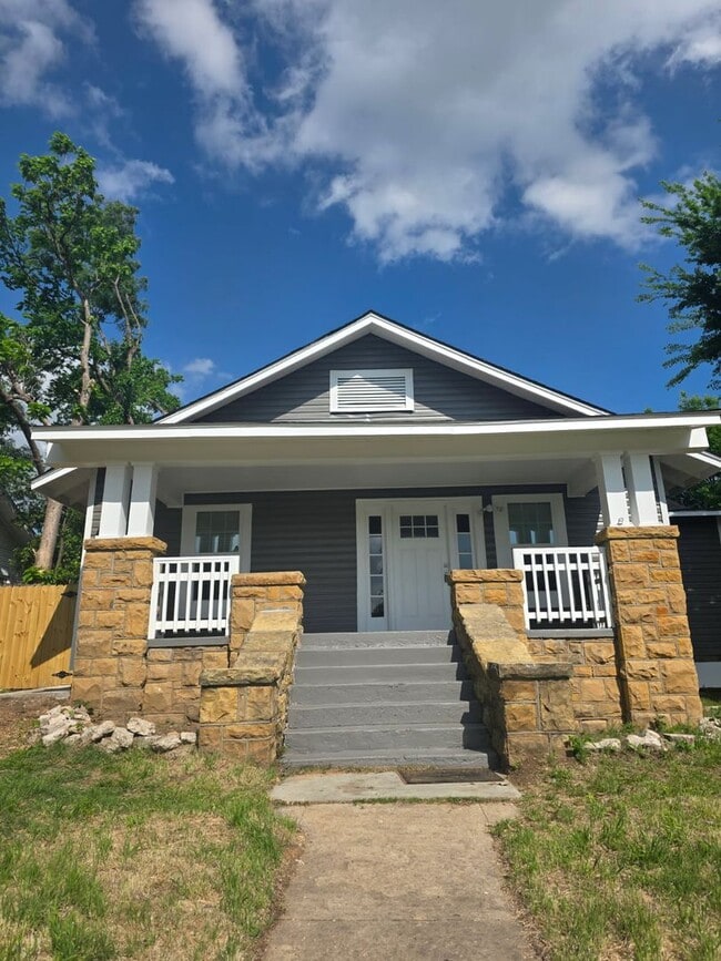 Building Photo - Step into this updated 4-bedroom, 2-bath home ideally situated in the heart of Sand Springs.