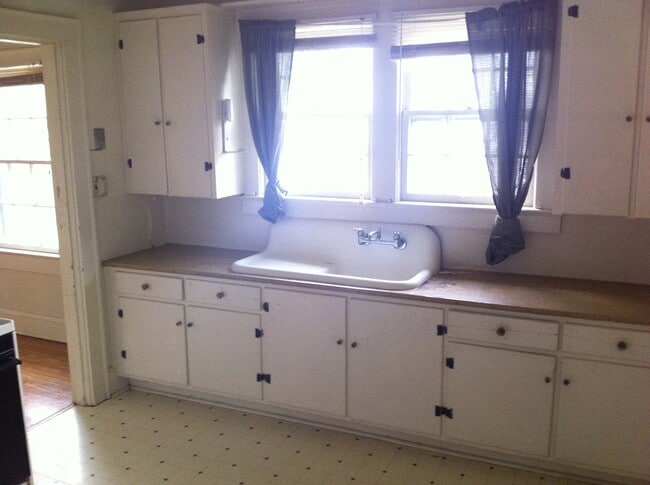 Photo - 160 20th St NE