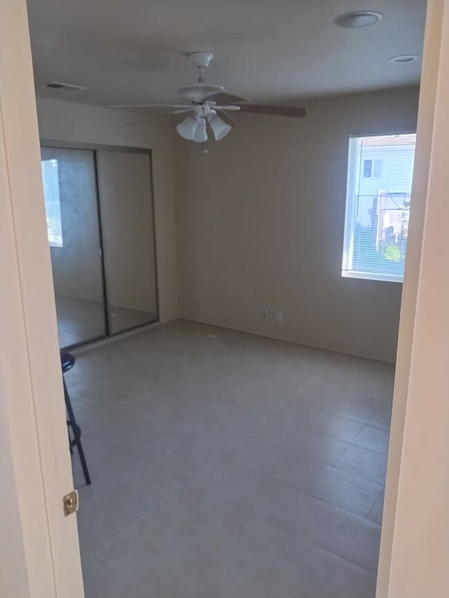 Photo - 1439 Burton St