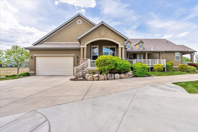 Building Photo - 1747 W Little Willow Cove