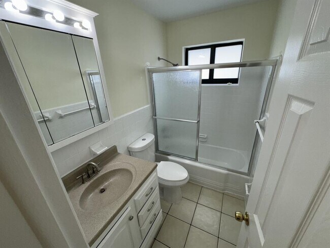 Photo - 1101 NE 18th Ct