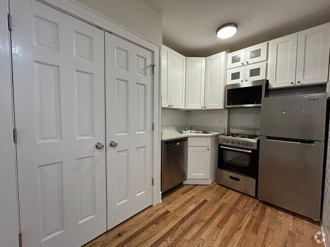 Building Photo - 4526 N Sheridan Rd Unit 606 Rental