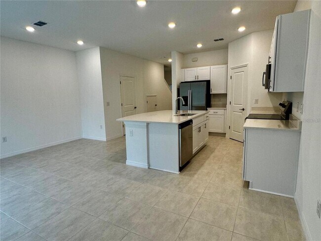 3037 Canary Ave