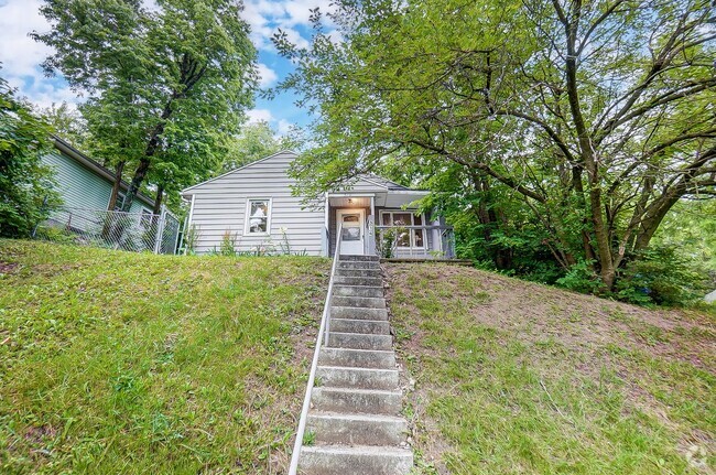 Building Photo - Three Bedroom Available in Dayton! Rental