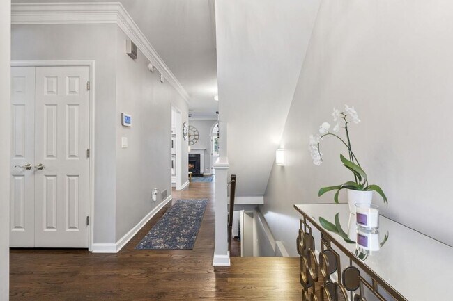 Photo - 97 Huntington Rd NE