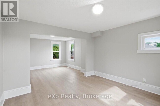 Photo - 132 MacDonald Ave
