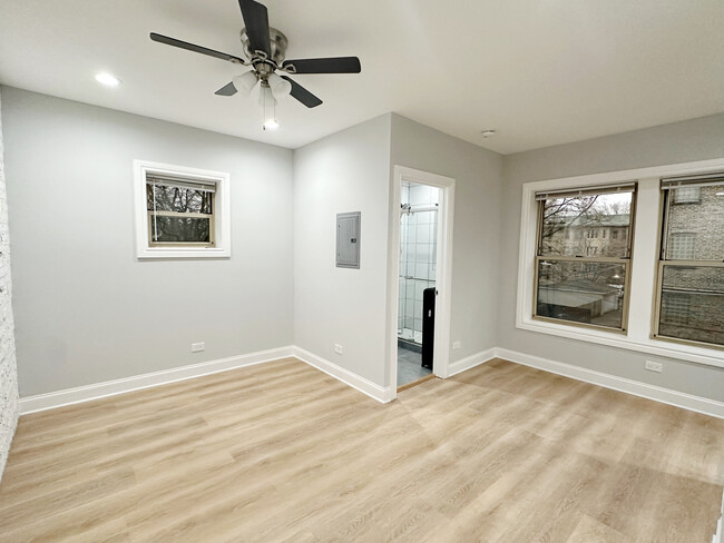 Building Photo - 1631 W Chase Ave Unit 3j Rental