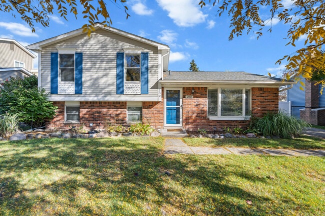 Photo - 230 Selkirk St