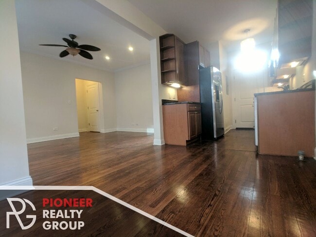 Photo - 736 W Addison St Unit 750-GDN