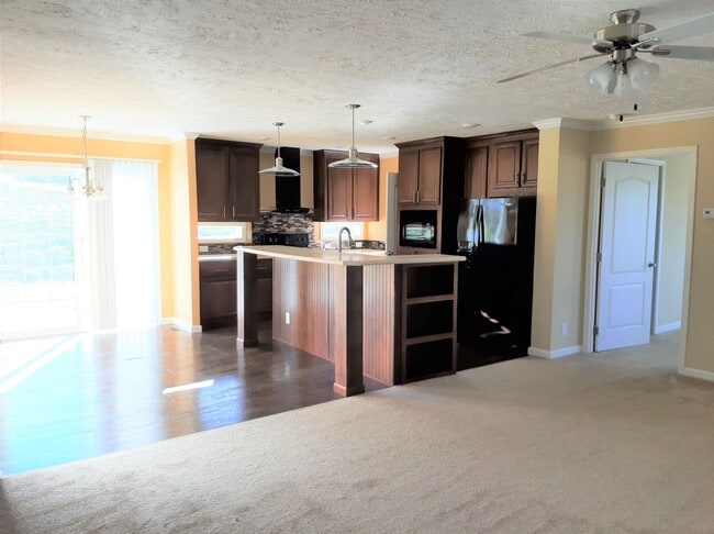 Photo - SUBLEASE through May 2026 3 Bedroom 2 Bath-Beautiful Views