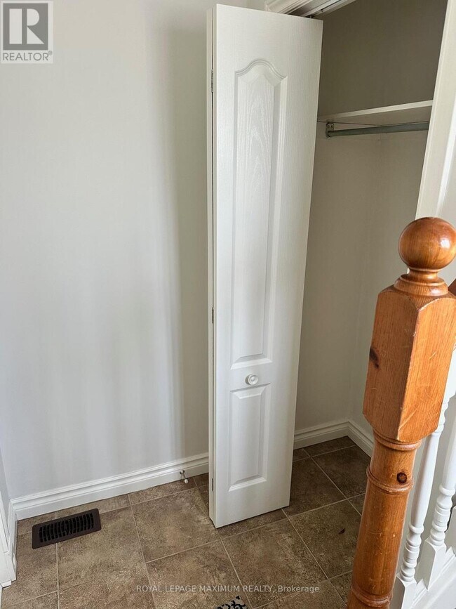 Photo - 127 Innisfil St Unit 1