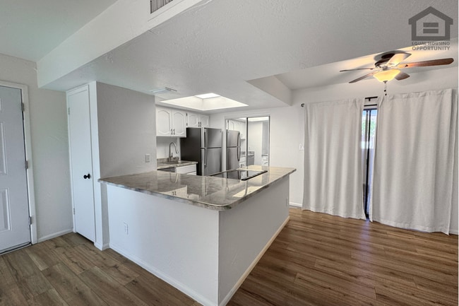 Photo - 2Bed/1Bath Apartment at 52nd St/Oak St! Ready for Immediate Move-In – GROUND FLOOR UNIT!