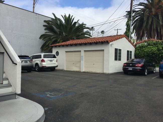 2 car garage with 1/2 bath on 107 lot - 107 Avenida Miramar
