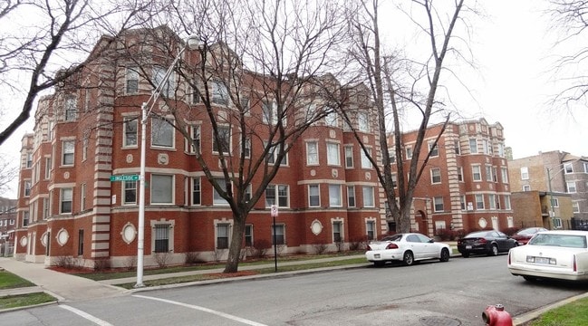 First Insite 8044 S Chatam Ii Apartments For Rent In Chicago Il Photo First Insite 8044 S Chatam Ii Apartments