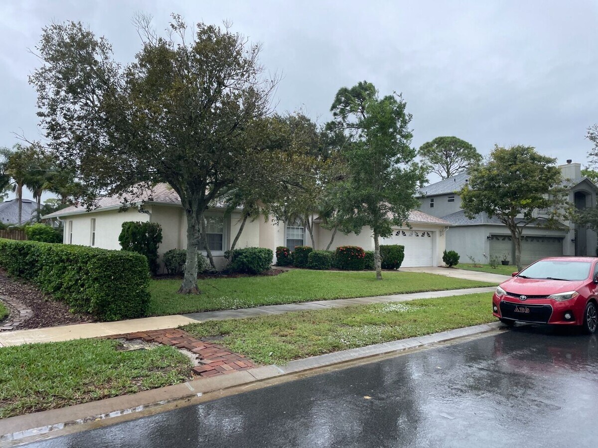 Just south on Pineda on Summer Brook subdi... Rental House Rental in