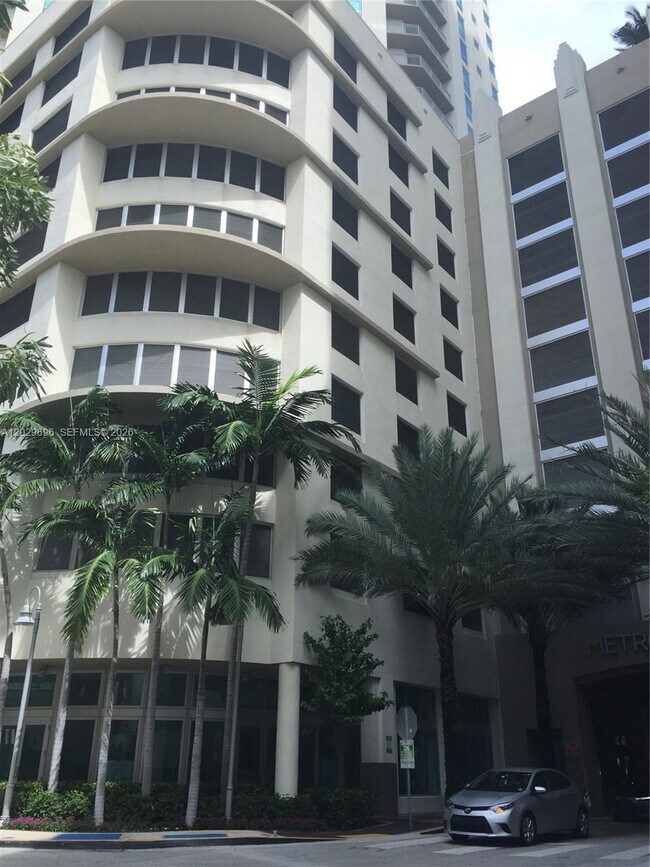 Building Photo - 9066 SW 73rd Ct Unit 907