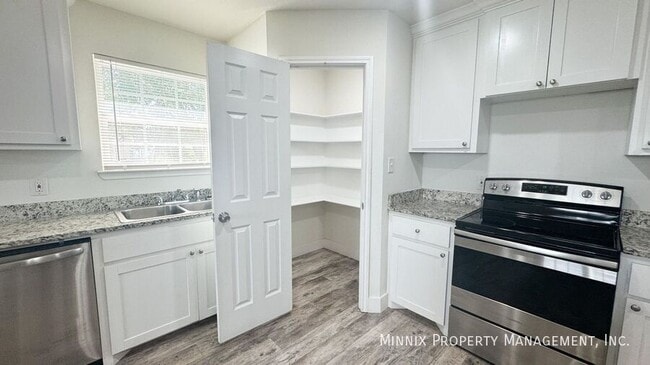 Photo - 1519 E 14th St