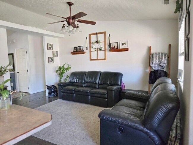 Photo - Charming 3 Bed, 2 Bath Home in Quiet Cul-d...