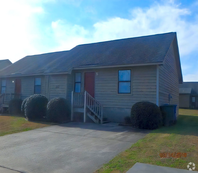 Building Photo - 212 Wyndham Cir Rental