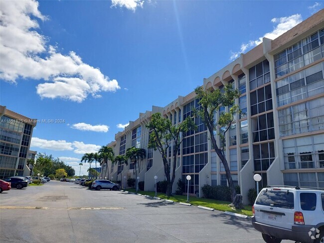 Building Photo - 601 Three Islands Boulevard Unit 117 Rental