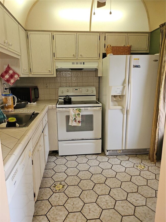 Building Photo - 5121 W Oakland Park Blvd Unit 211