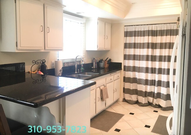 Photo - 9218 Palm St