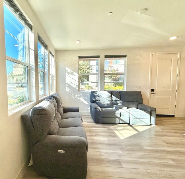 Building Photo - 5750 Greige Cir Unit STE D