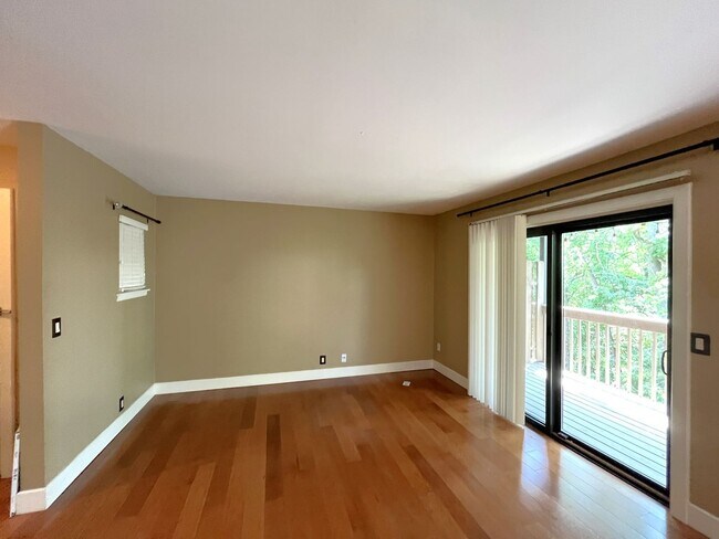 Photo - Great 1 bedroom, 1 bathroom condo in the heart of Green Hills!