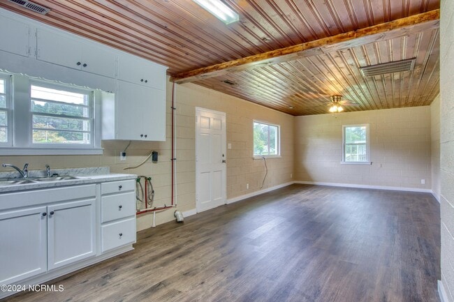 Photo - 705 Riggs Rd