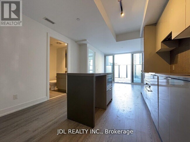 Photo - 7 Grenville St Unit 905