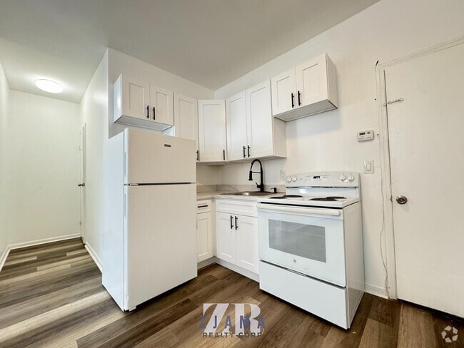 Building Photo - 824 McDonald Ave Unit 2B Rental