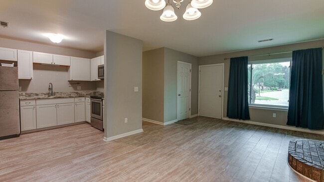 Photo - 3 Bedroom 1.5 Bath Home in Holly Court - Goose Creek