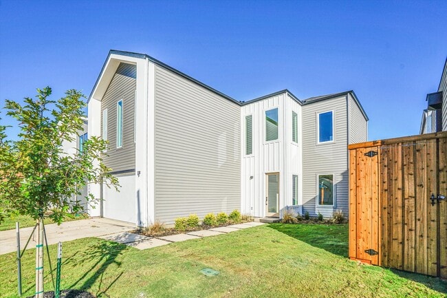 Photo - 1707 Nomas St