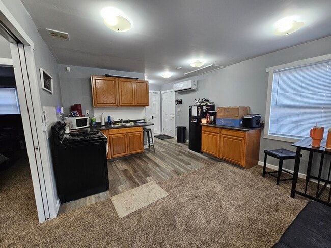 Photo - 807 Maple Ave