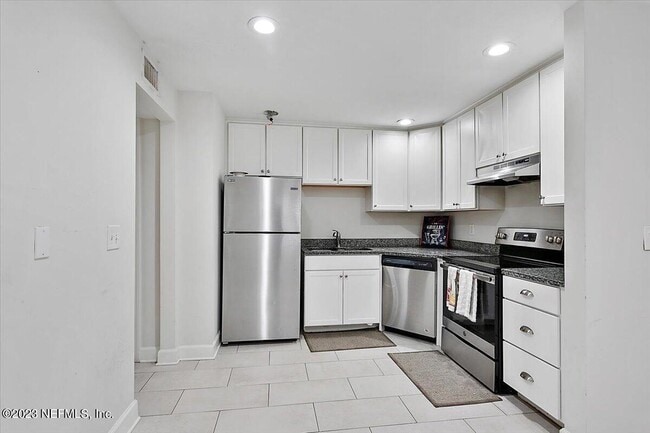 Photo - 208 15th Ave S