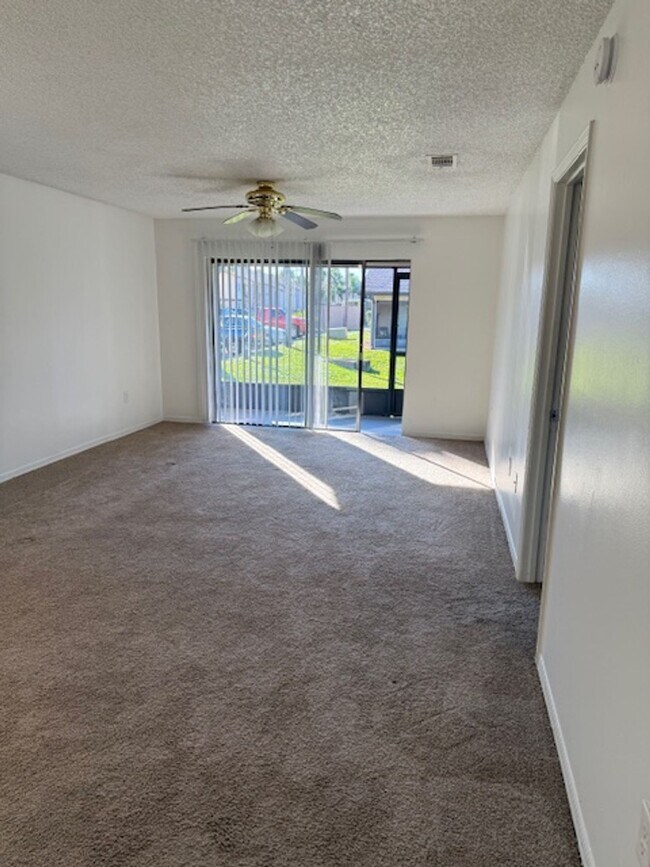 Photo - CORAL GARDENS 2-BEDROOM CONDO Unit M034