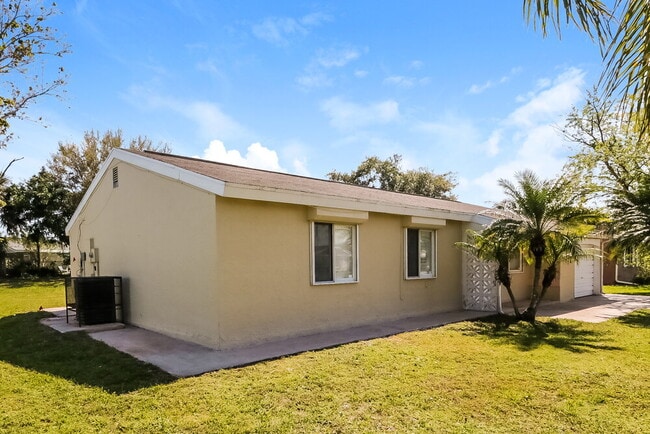 Photo - 1941 SE Oxmoor Terrace