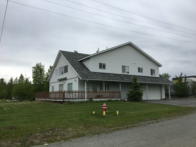 Triplex across street from lake - 161 E Susitna Ave Apartamentos Unidad A