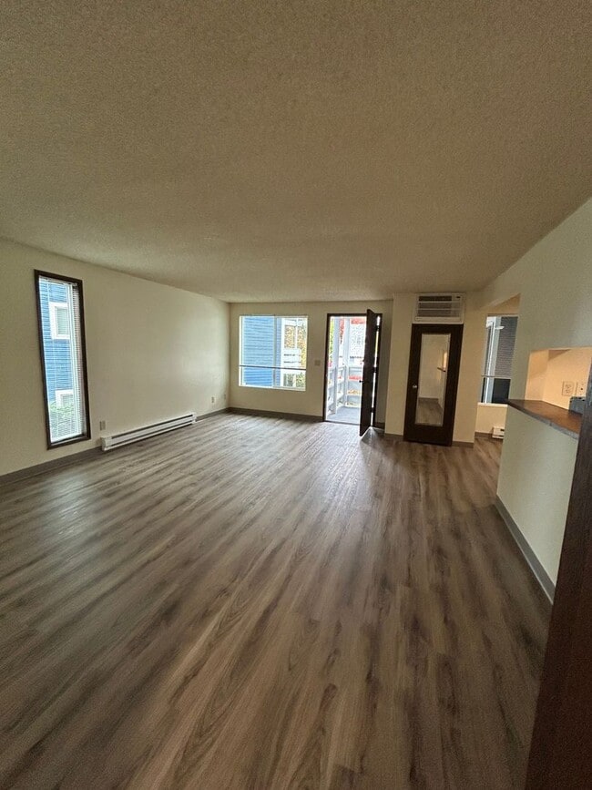 Photo - (946) 2780-B - Beautiful Updated 2-bedroom... Unit 2780 B